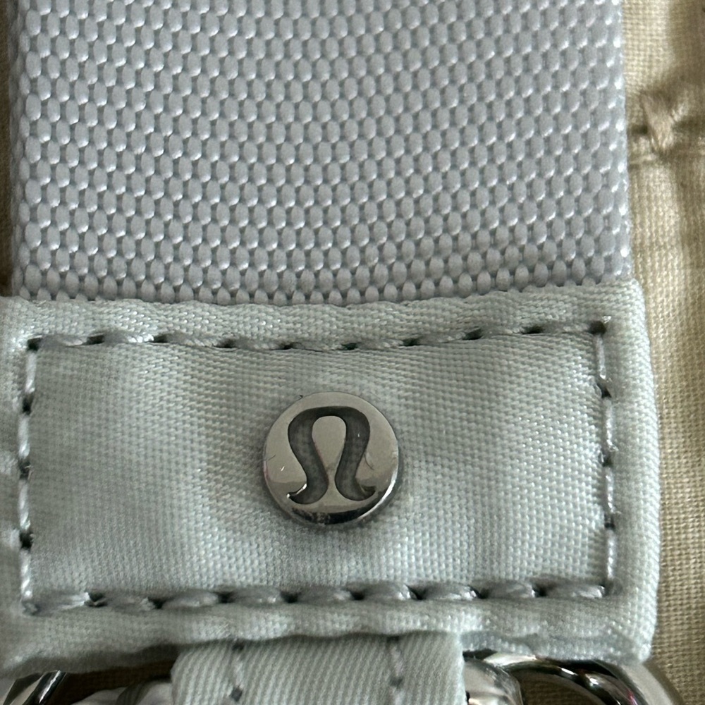 Lululemon Dual Pouch Wristlet Vapor Lichen Lime NWT - Picture 6 of 9